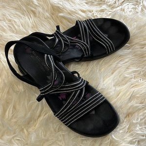 Skechers straps black and silver sandals. Sz 8. EUC